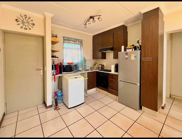 1 BEDROOM APARTMENT FOR SALE IN BRYANSTON